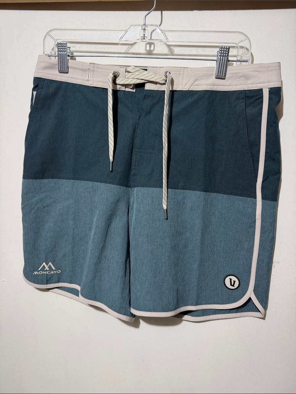 Vuori Cruise Boardshorts Mens 30 Moncayo Capital Grey Blue Swim Trunks 7.5"